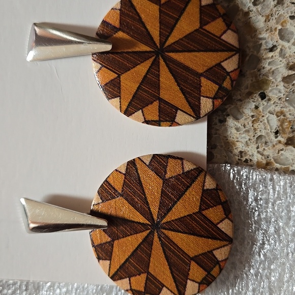 Elegant White and Brown Earrings Set of 2 - Picture 4 of 17